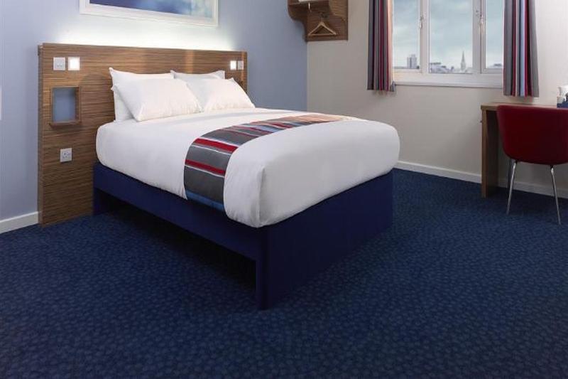Travelodge Eastleigh Central Exterior photo
